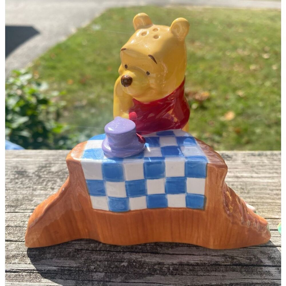 Disney Winnie the Pooh Piglet Salt Pepper Shakers Picnic Table Set Ceramic - Picture 7 of 9